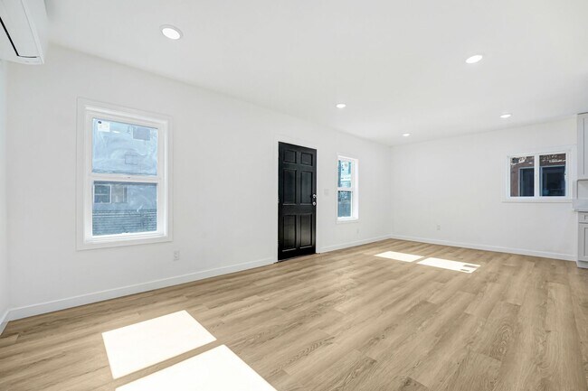 Foto del edificio - Newly Remodeled 1 Bedroom / 1 Bath with IN-UNIT Laundry in the Heart of Hollywood!
