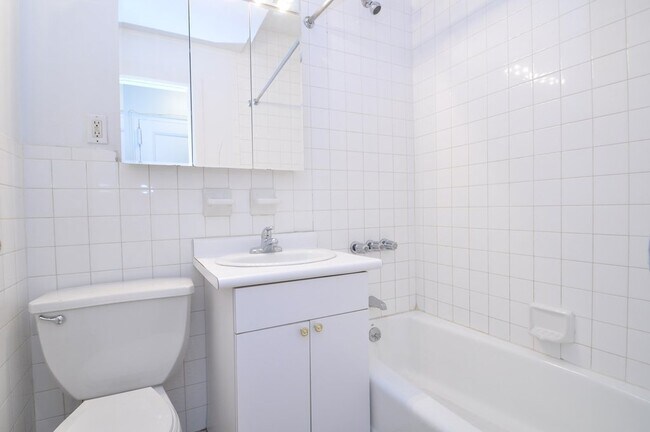 Foto del edificio - 358 W 45th St
