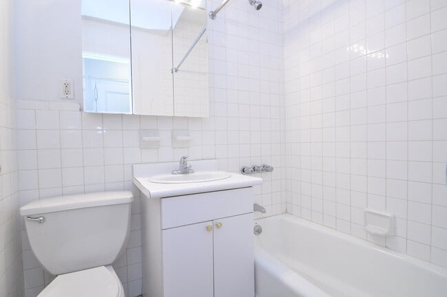 Building Photo - 358 W 45th St