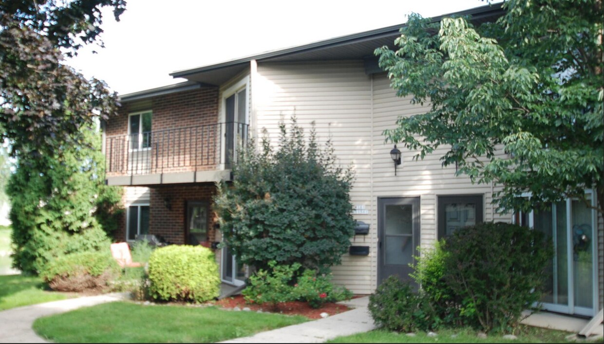 W168N11541 El Camino Dr Unit 15, Germantown, WI 53022 Condo for Rent