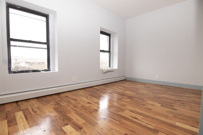 Building Photo - 657 Greene Ave