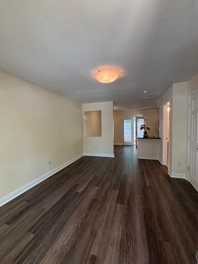 Foto principal - 3246 Wesley Ave