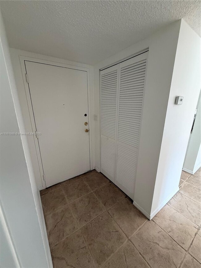 Foto del edificio - 7715 SW 86th St