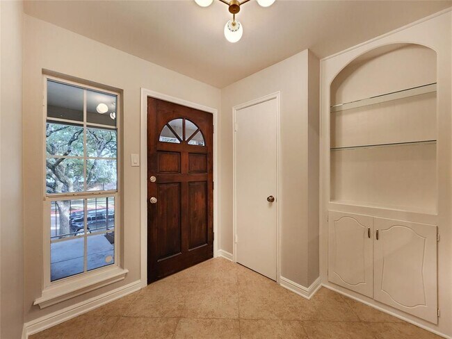 Building Photo - 12960 Trail Hollow Dr