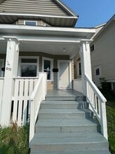 Building Photo - 611 E 6th St