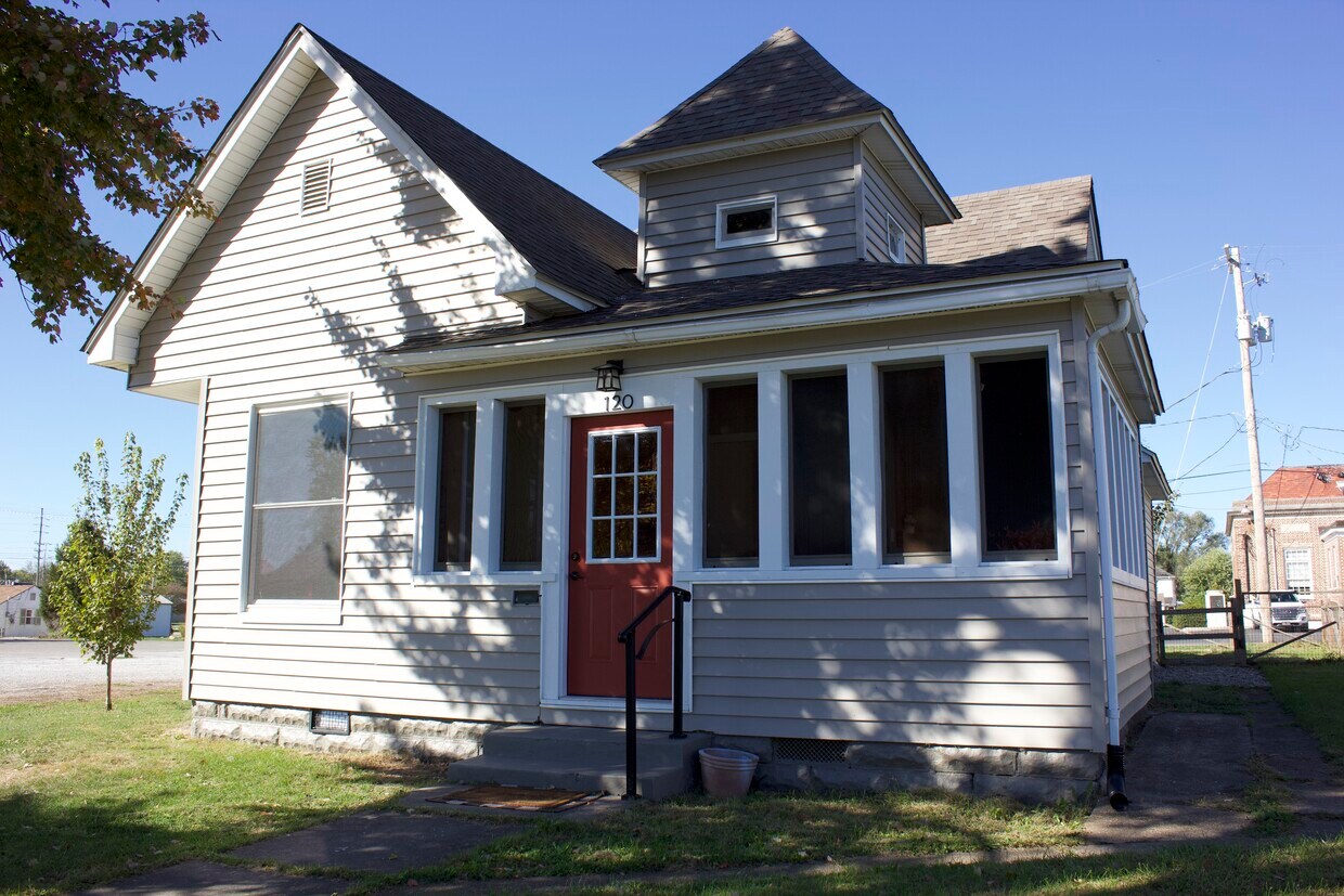 Front of House - 120 1st St SE