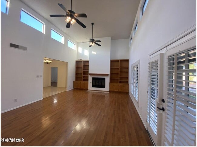 Building Photo - 6400 Via Aventura Dr