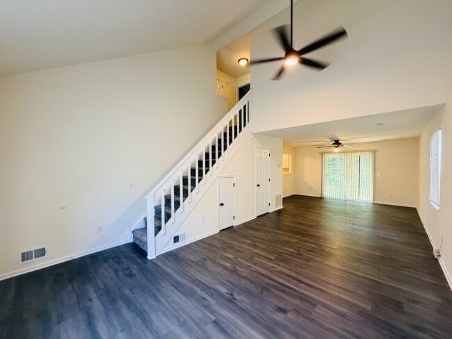 Building Photo - 168 Stoney Dr