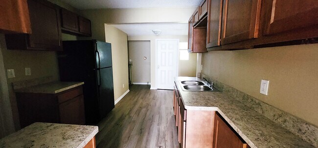 Foto del edificio - 3470 Brookhaven Dr