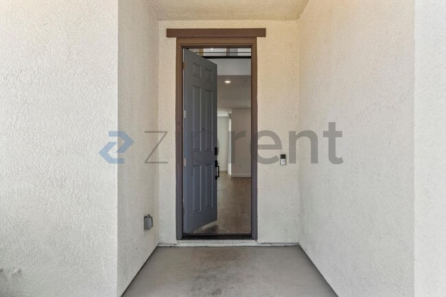 Building Photo - Unit