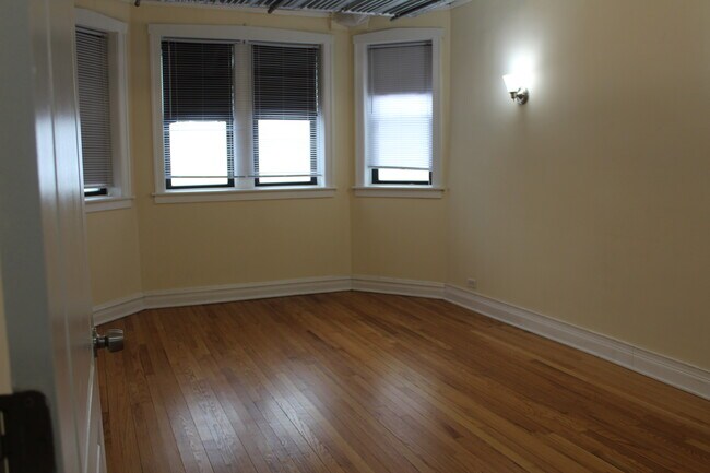 Foto del edificio - 3134 N Kimball Ave