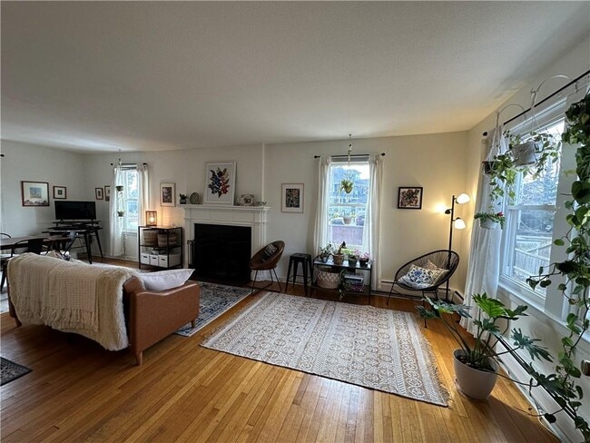 Building Photo - 542 Angell St