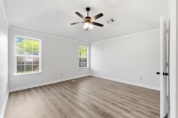 Building Photo - 10023 Woodland Grove Dr