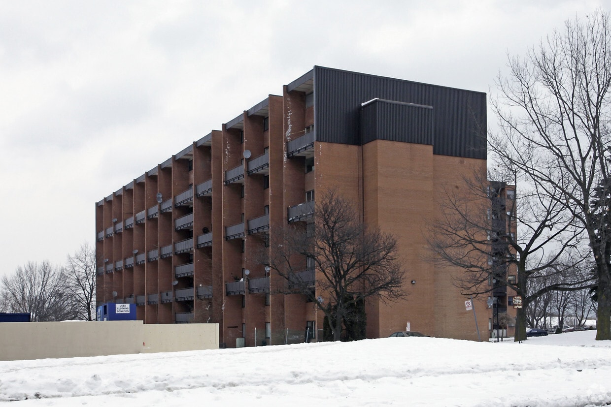 Building Photo - 2111 Roche Ct