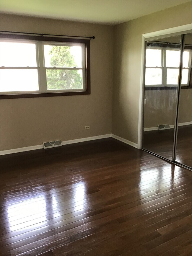 Building Photo - 8007 Monaldi Dr