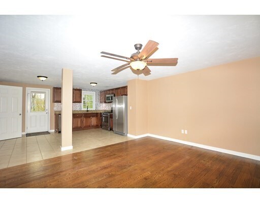 Building Photo - 14 Manns Hill Rd