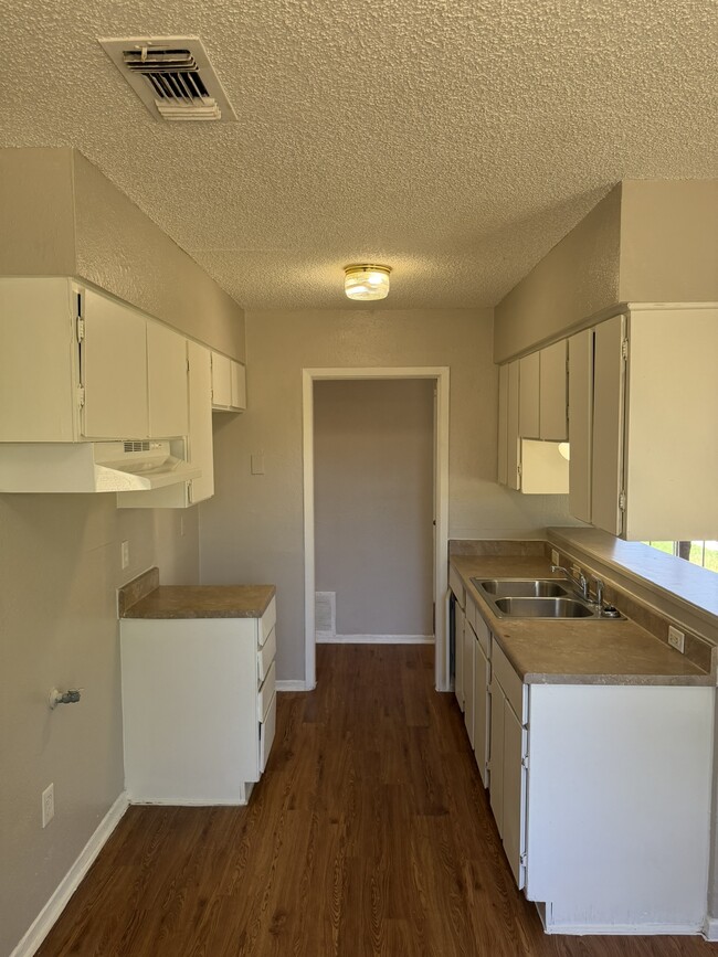 Building Photo - 4411 Jamestown Dr