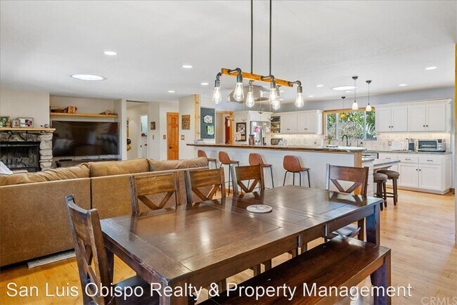 Foto del edificio - 4 br, 3 bath House - 3500 Colima