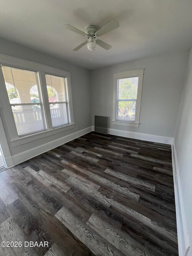 Foto del edificio - 209 Taylor Ave