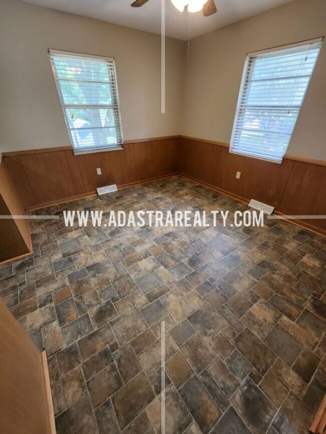 Foto del edificio - Nice and Affordable 3 Bedroom Duplex in Paola-Coming SOON!!