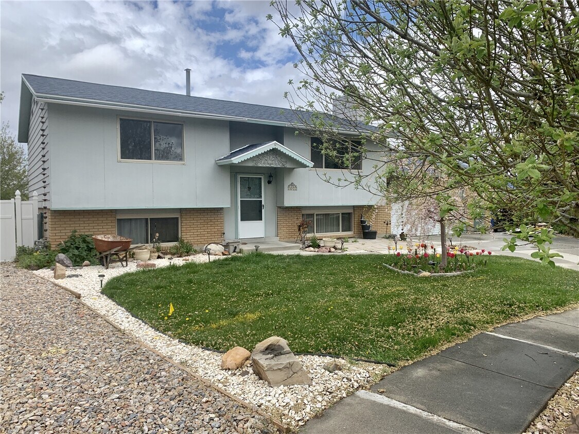 2022 W Carefree Cir, Taylorsville, UT 84129 Apartments in