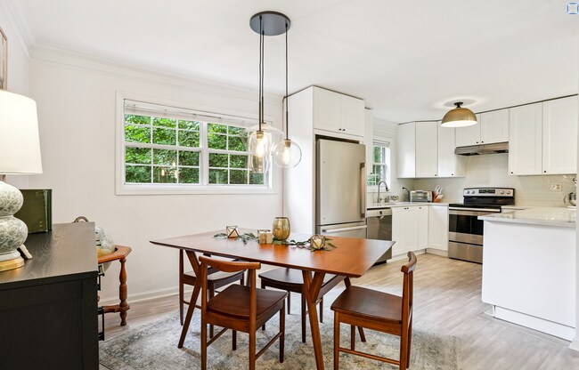 Foto del edificio - 311 Peachtree Hills Ave NE