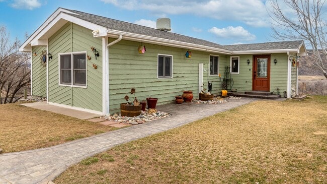 Building Photo - Enjoy Modern Comfort in This Beautiful Home!