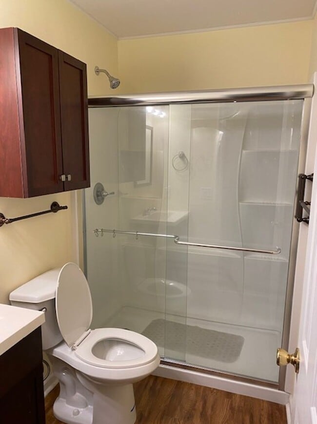 Building Photo - 145 Colonial Cir