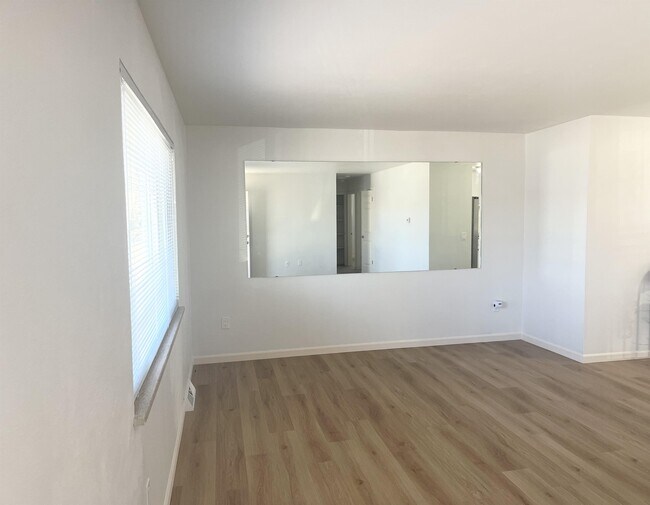 Building Photo - 9164 Lander St