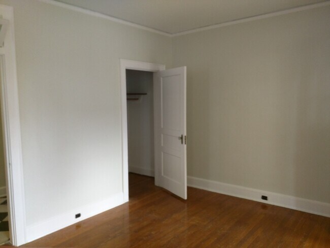 Building Photo - 2312 Sumter St