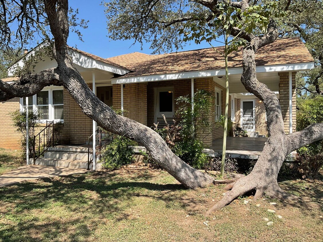 Primary Photo - Beautiful 3 bedroom 2 bath in Bertram, TX....