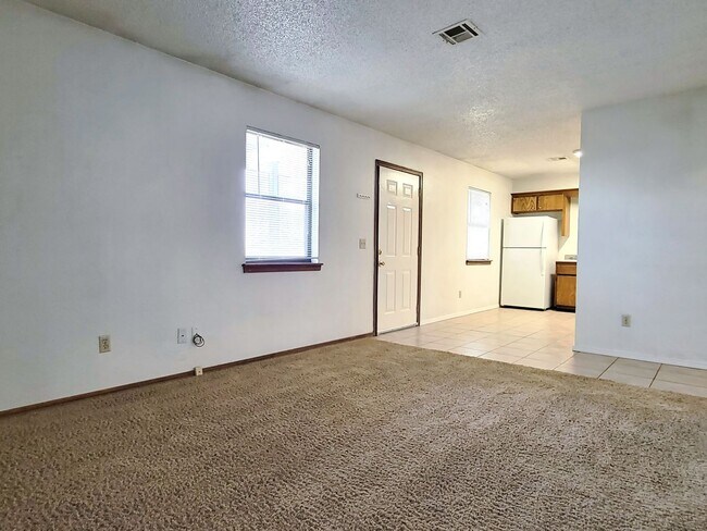 Building Photo - Charming 2 Bedroom Duplex in Tuttle, Oklah...