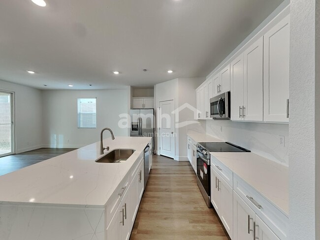 Building Photo - 6449 Marthas Vineyard Ave