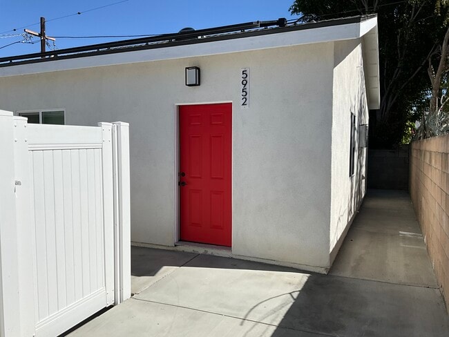 Building Photo - 5952 Balcom Ave
