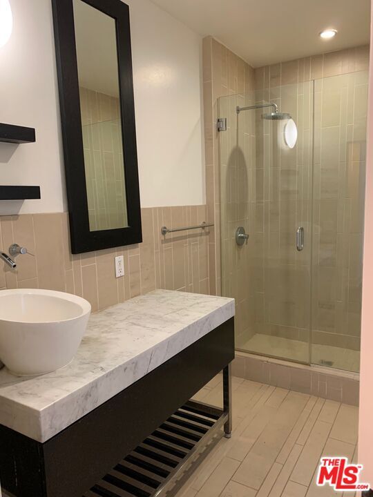 Foto del edificio - 727 W 7th St