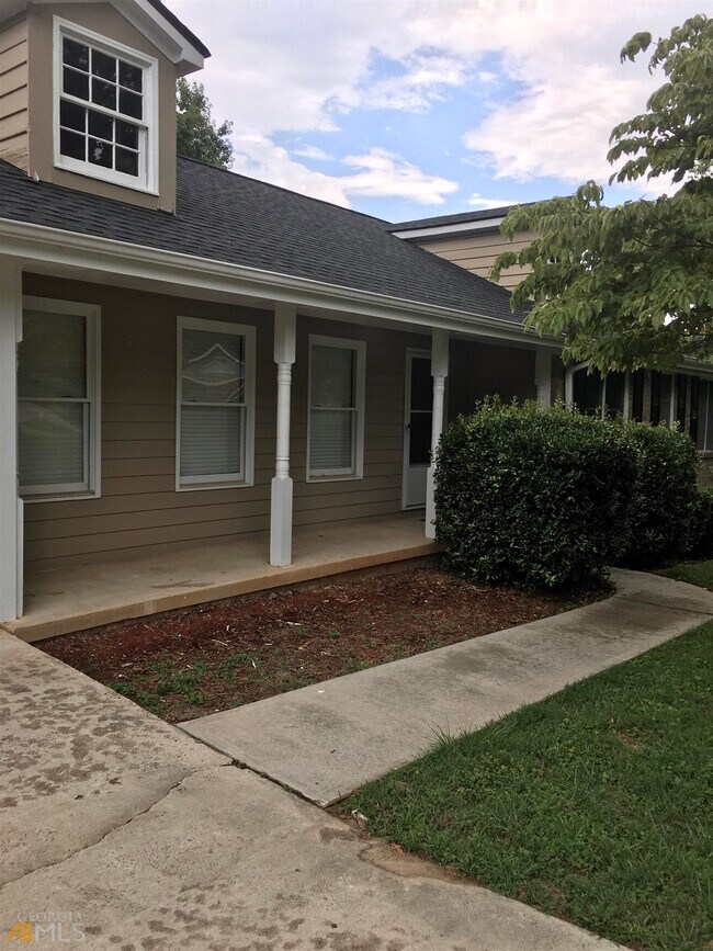 6815 Tilton Ln NW, Atlanta, GA 30360 House for Rent in Atlanta, GA