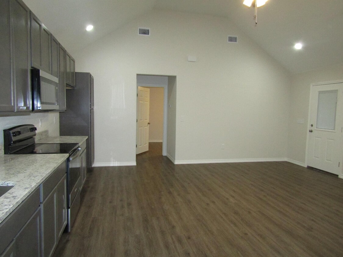 Building Photo - 355 Garrison Dr