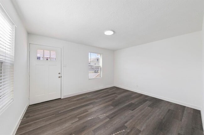 Building Photo - 712 38th St
