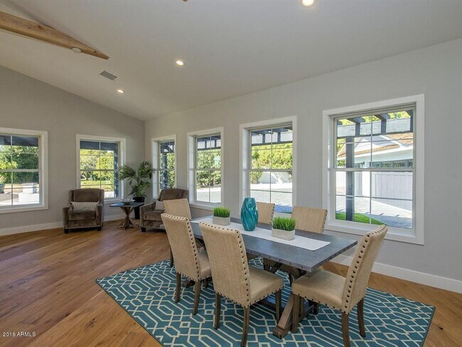 Foto del edificio - 4449 N 53rd St