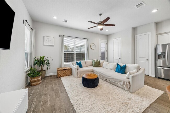Building Photo - 1514 Canter Bayou Way