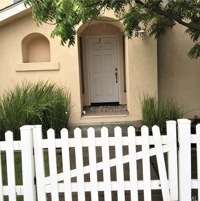 Picket Fence - 1144 Walnut St