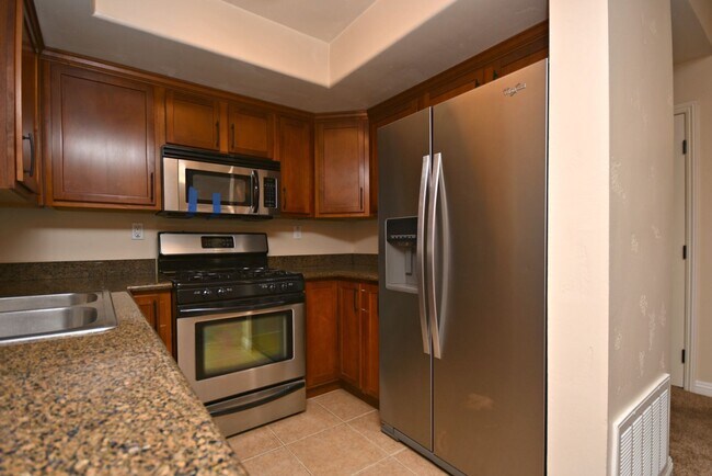 Building Photo - Great Upstairs  2BD Condo with washer/drye...
