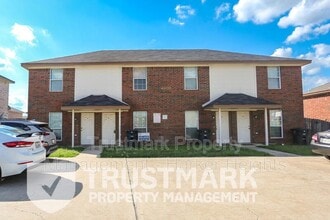 Building Photo - 4403 B Abigail