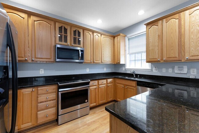 Foto del edificio - Charming 3BR House with bonus room in Wash...