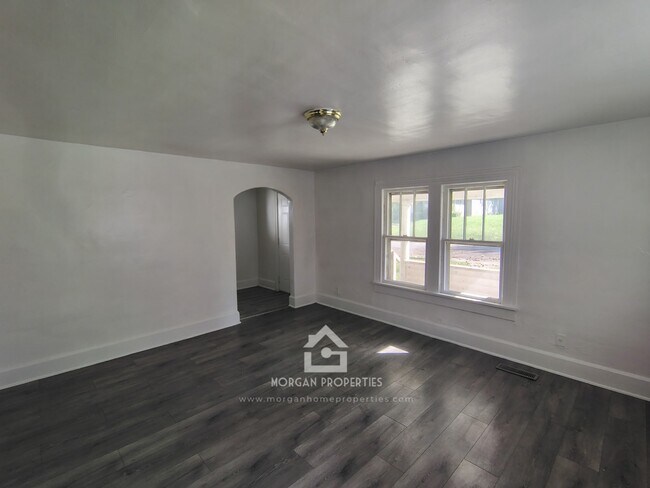 Foto del edificio - 1428 W 10th St