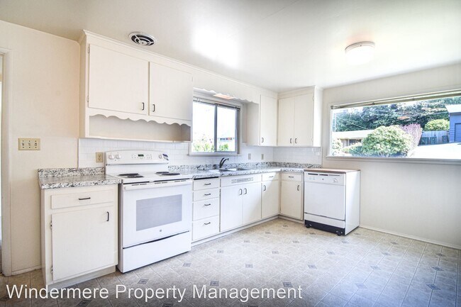 Building Photo - 2 br, 1 bath House - 710 4th Ave S
