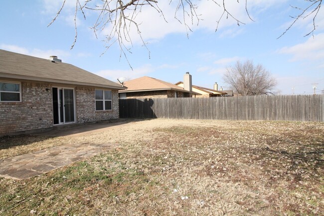 Foto del edificio - Great 3 Bed 2 Bath In Edmond