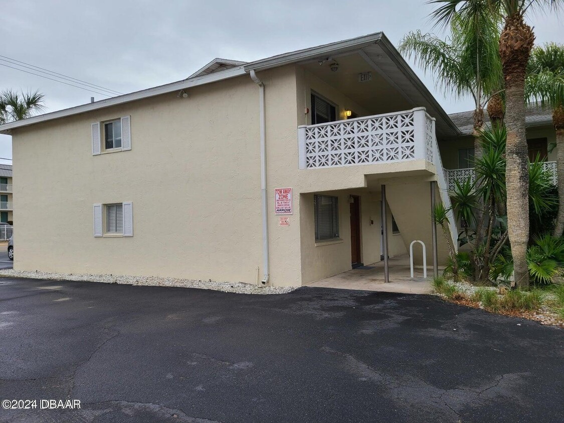 Primary Photo - 102 N Peninsula Dr