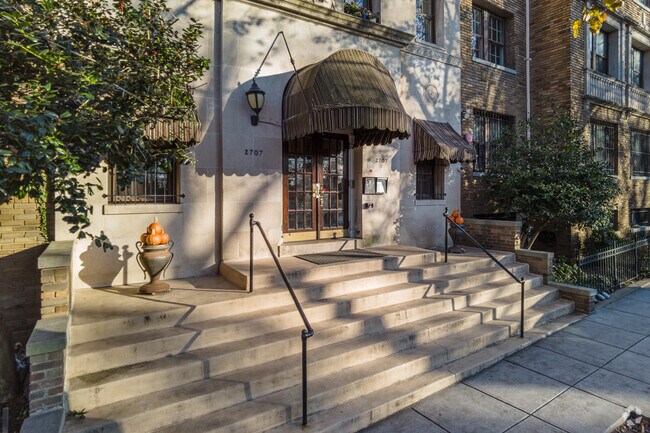 Foto del edificio - 2707 Adams Mill Rd NW