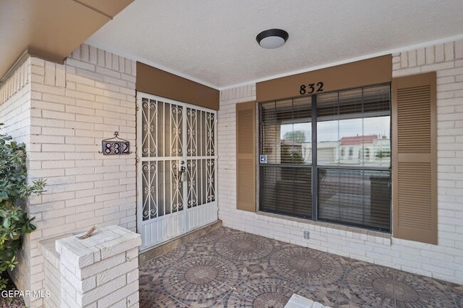 Foto del edificio - 832 Tepic Dr